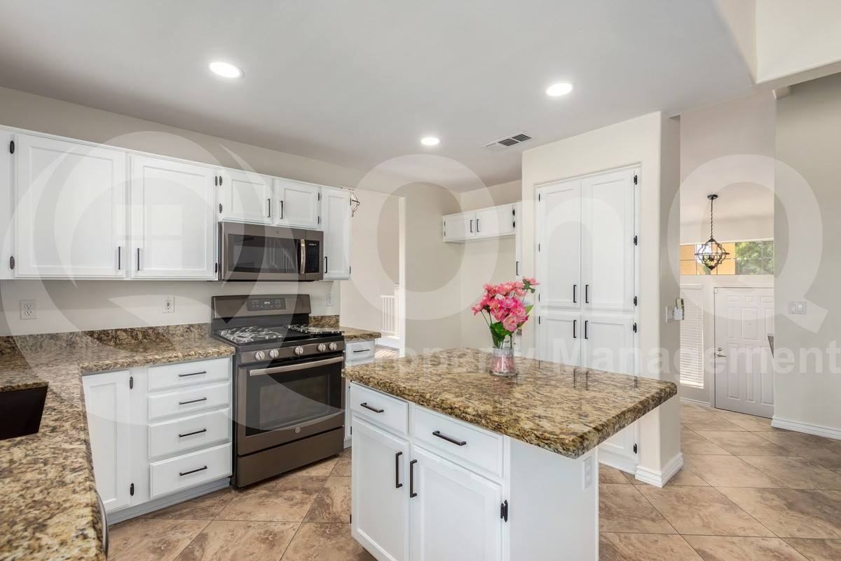 6638 E Melrose St - Photo 3 of 10