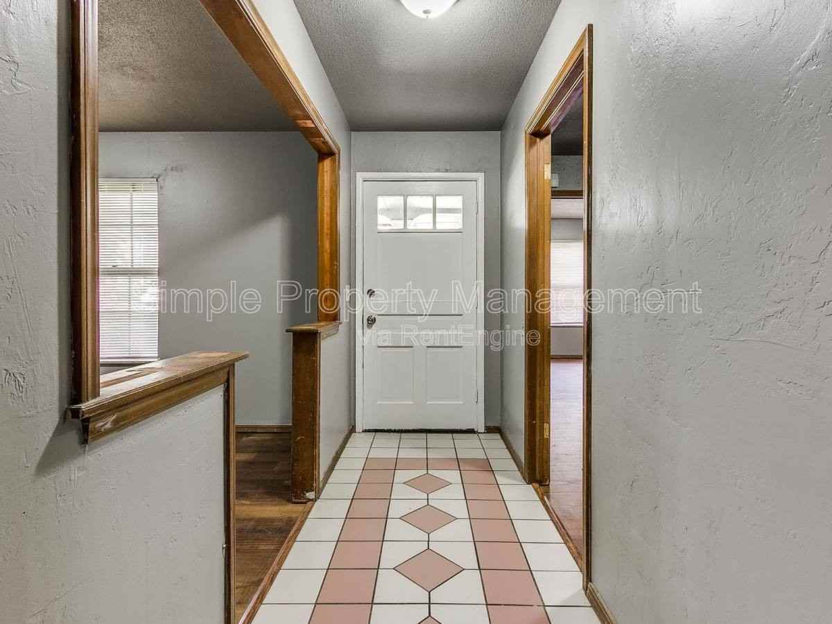 4924 Nw 19th St - Photo 2 of 10