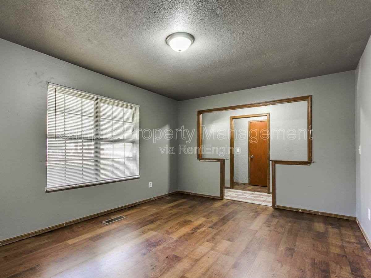 4924 Nw 19th St - Photo 3 of 10