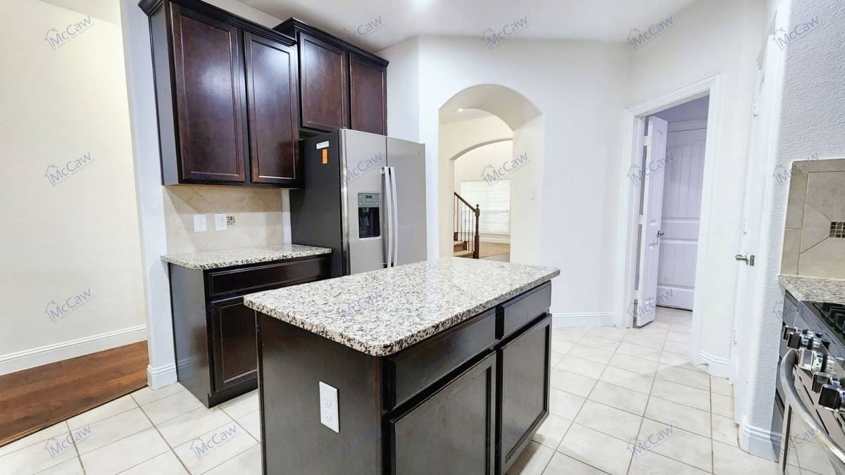 3808 Hazelhurst Dr - Photo 4 of 10