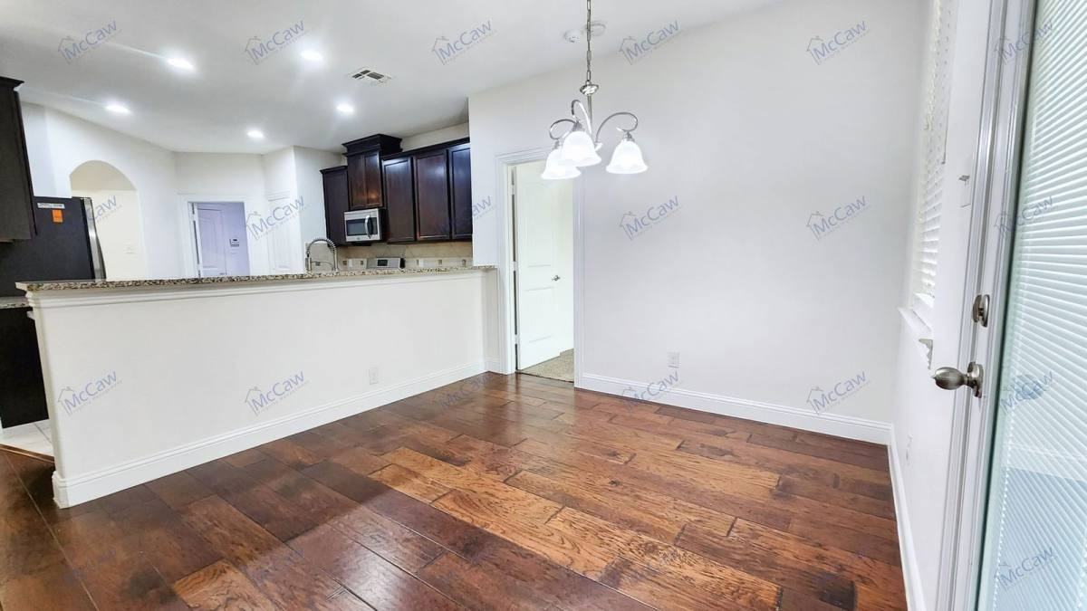 3808 Hazelhurst Dr - Photo 5 of 10