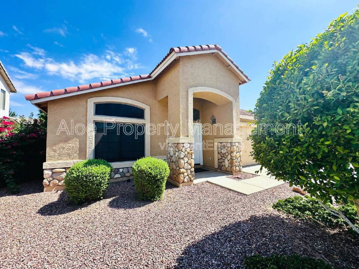 1894 E Sagebrush St - Photo 3 of 10