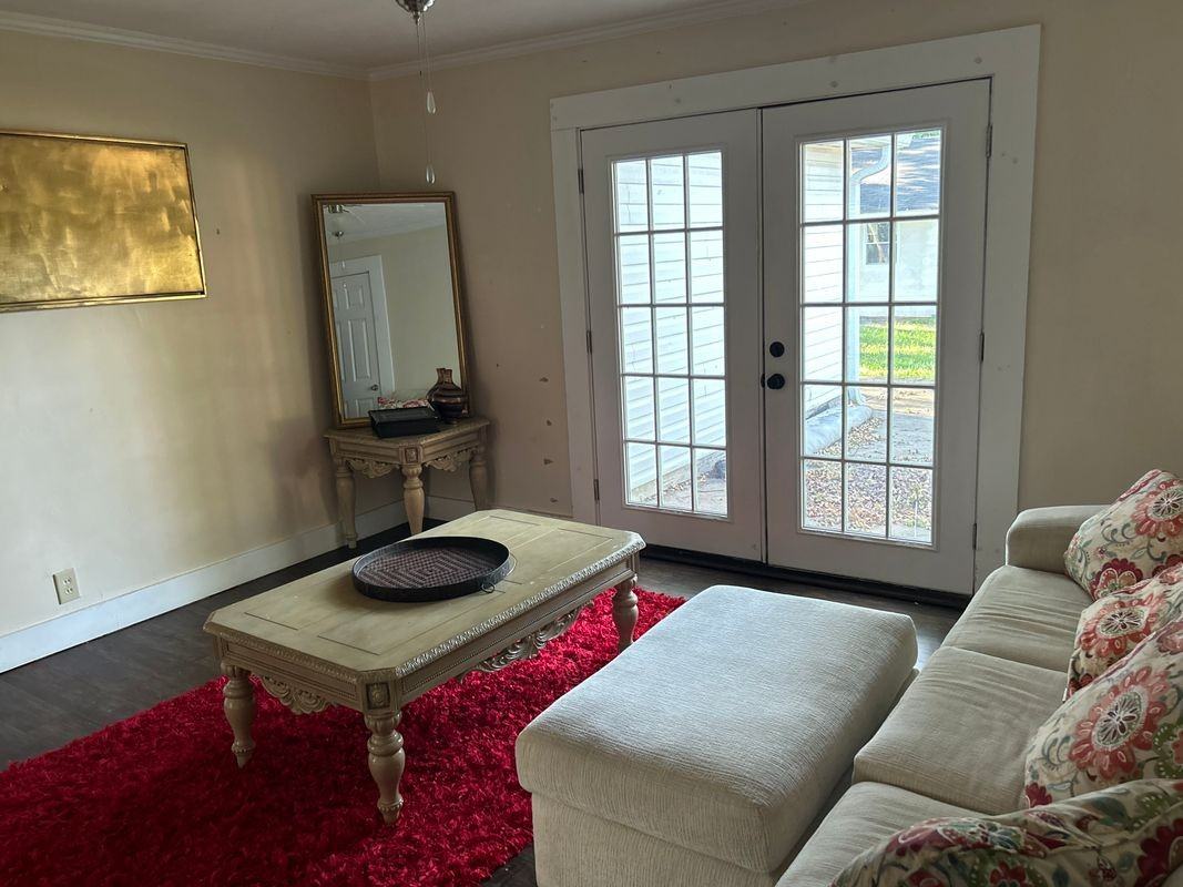 707 E Mcintosh Rd - Photo 2 of 7