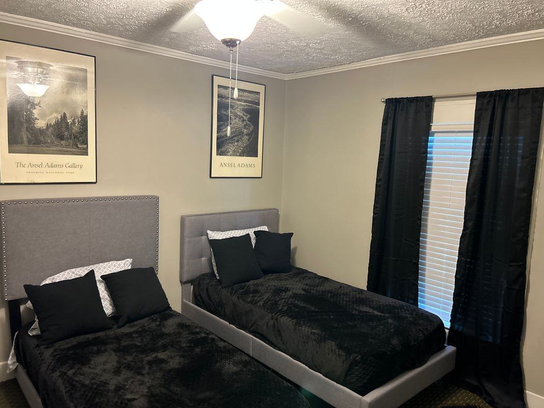 707 E Mcintosh Rd - Photo 4 of 7