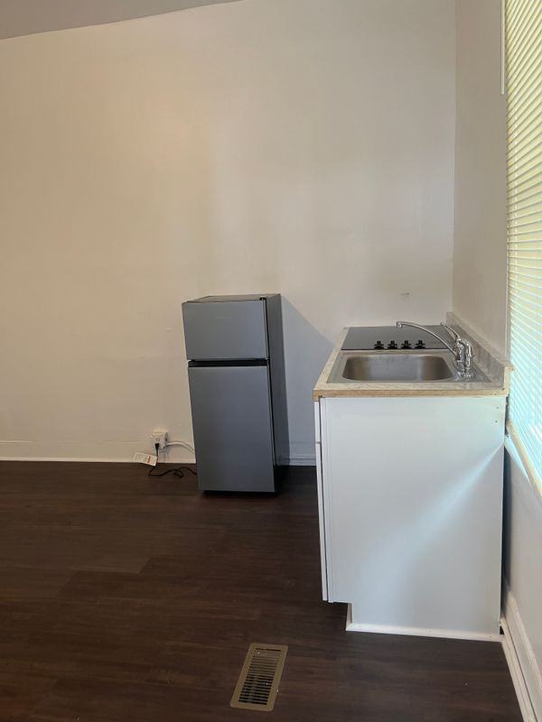 1148 Farmer St ##C - Photo 3 of 4