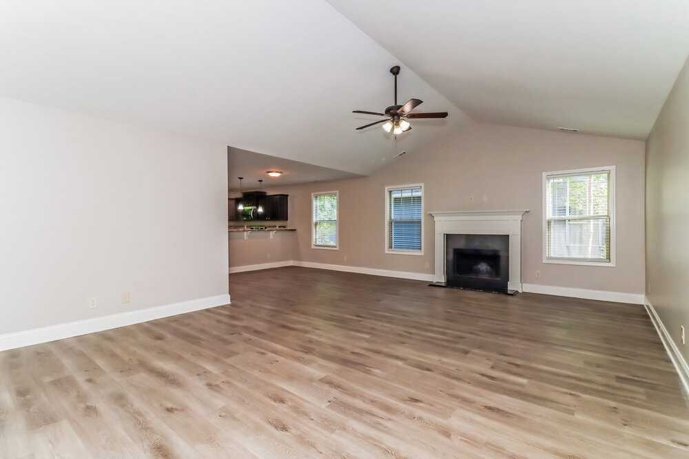 453 Charleston Pl - Photo 4 of 16