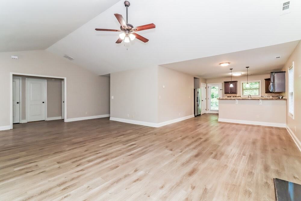 453 Charleston Pl - Photo 5 of 16