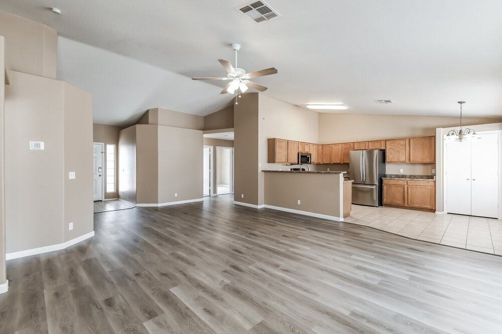 527 N Bailey Cir - Photo 3 of 16