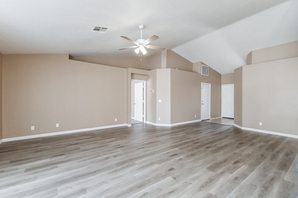 527 N Bailey Cir - Photo 4 of 16