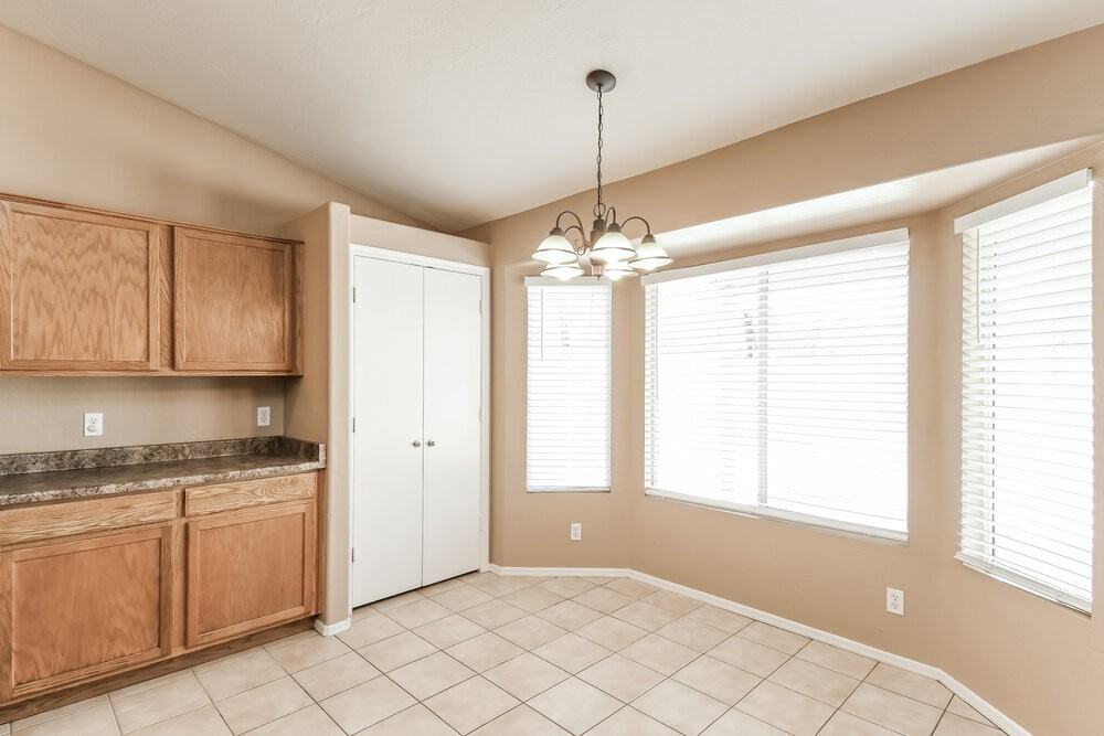 527 N Bailey Cir - Photo 7 of 16