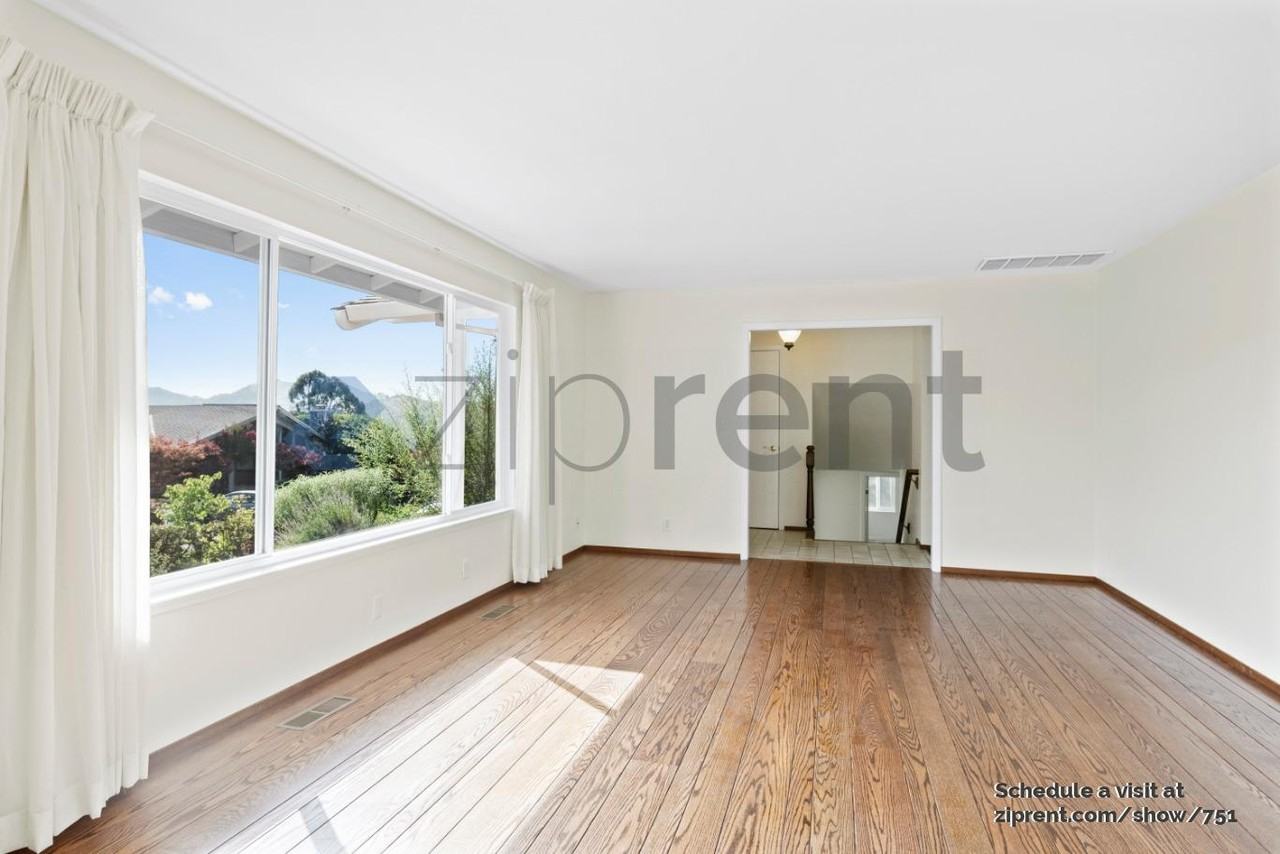 107 Warfield Dr - Photo 2 of 20