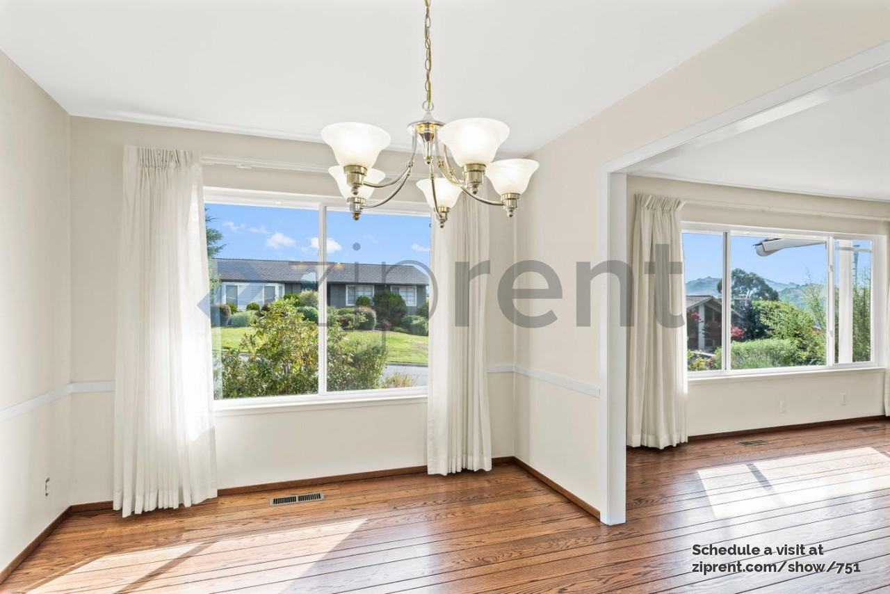 107 Warfield Dr - Photo 3 of 20