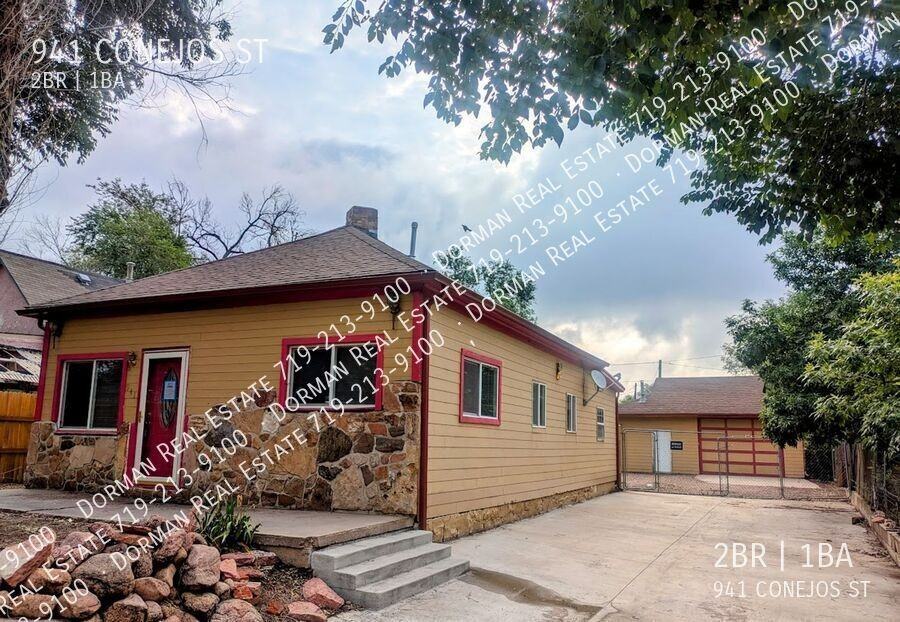 941 Conejos St - Photo 3 of 5
