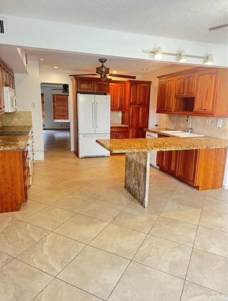 Coral Springs Dr #215 - Photo 2 of 5