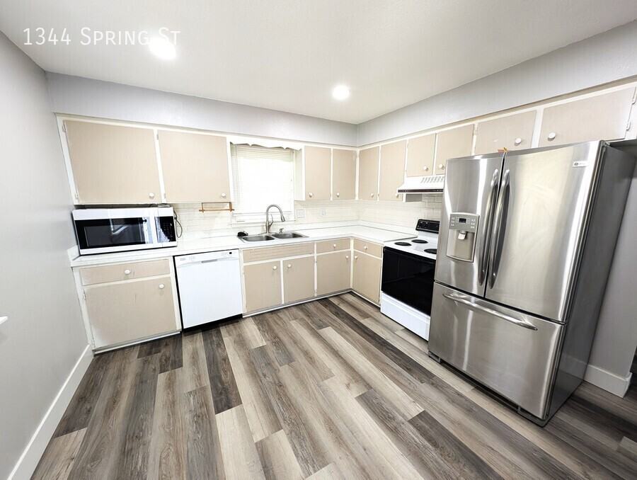 1344 Spring St - Photo 2 of 20