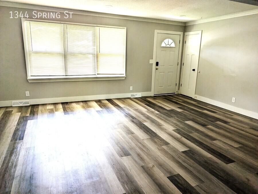 1344 Spring St - Photo 3 of 20