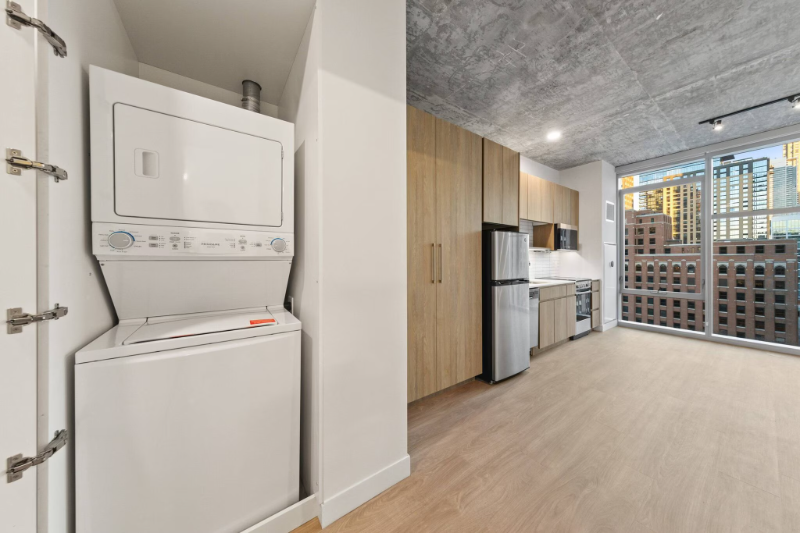 200 W Institute Pl - Photo 2 of 15