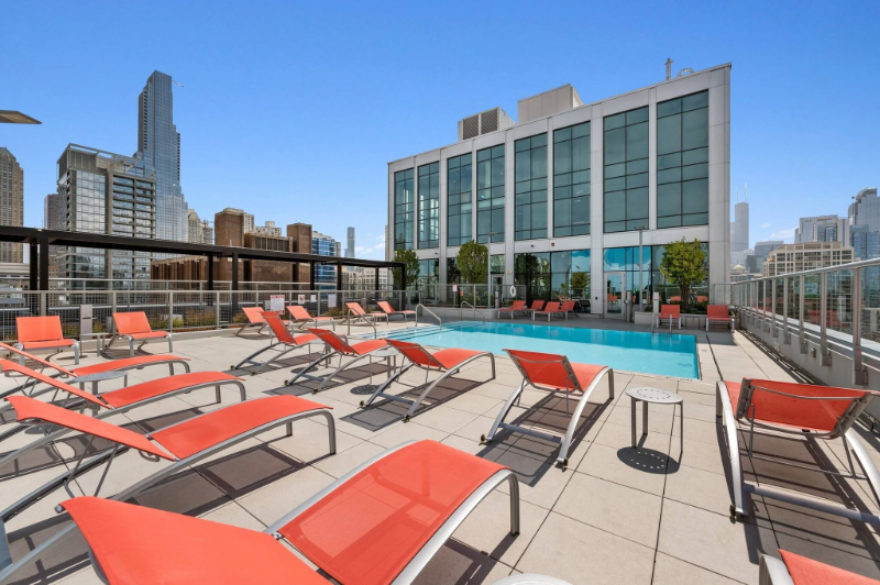 200 W Institute Pl - Photo 5 of 15