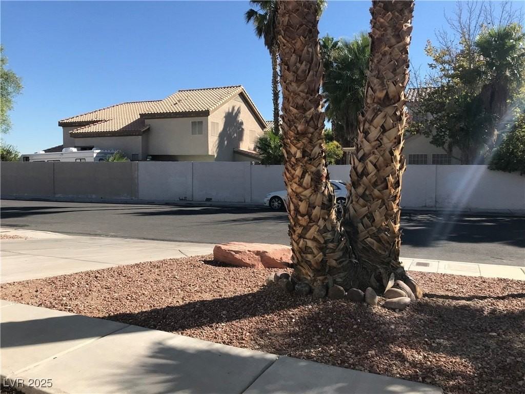 5423 Dancing Bear Dr - Photo 2 of 18