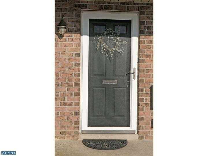 17 Yorktown Ct - Photo 2 of 24