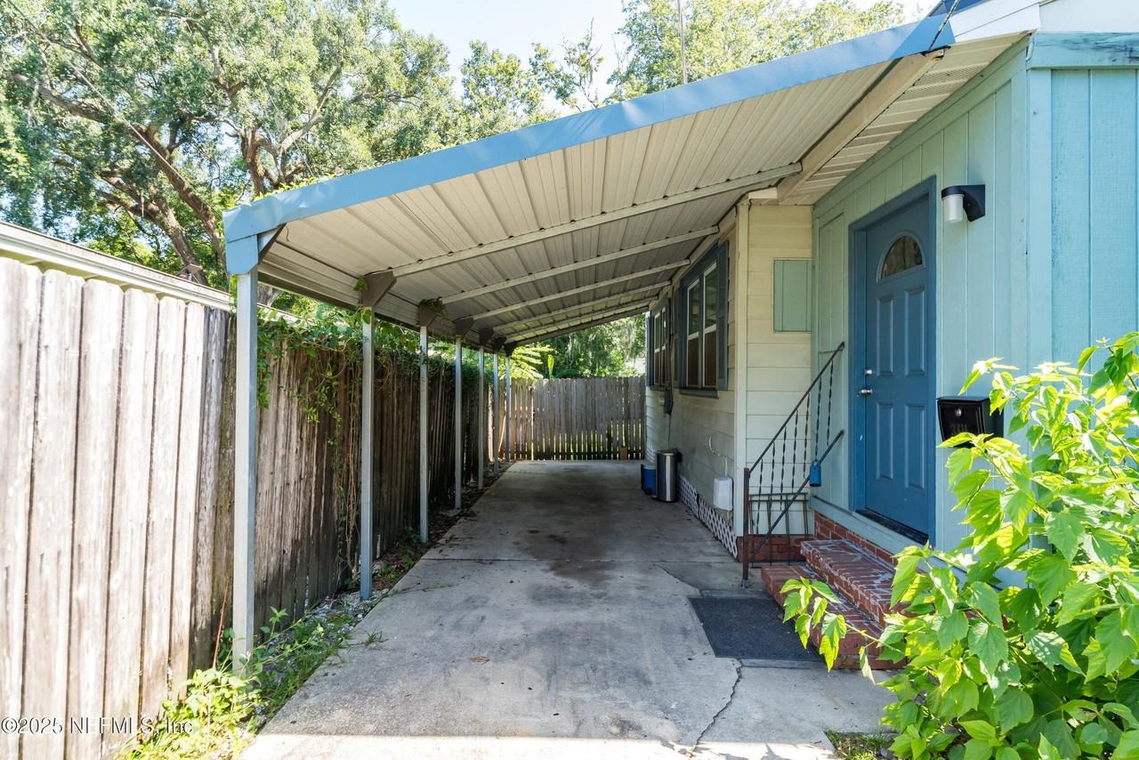 3411 Stanley St - Photo 3 of 17