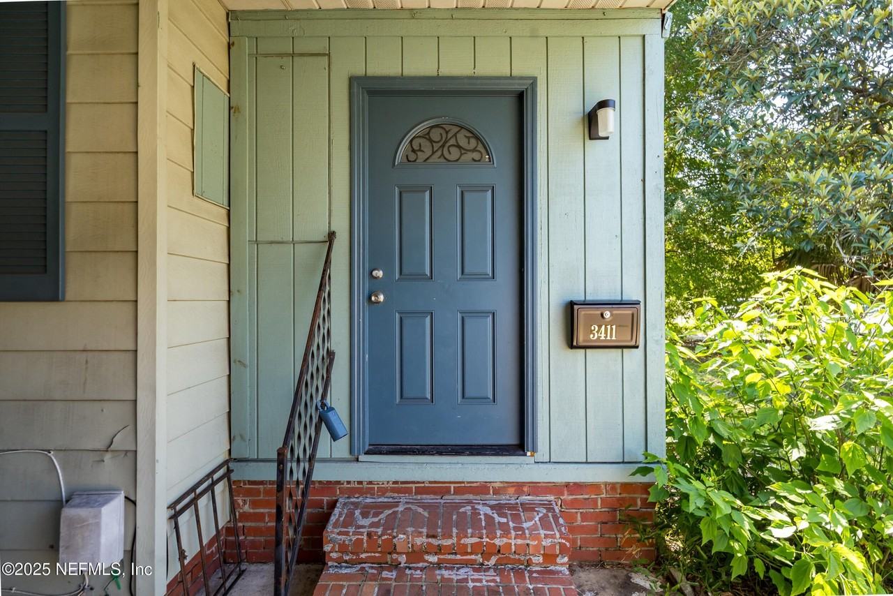 3411 Stanley St - Photo 4 of 17