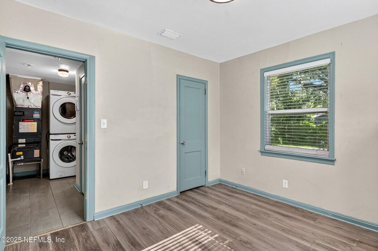 3411 Stanley St - Photo 6 of 17