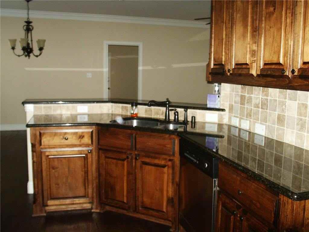 514 Heath Ln - Photo 5 of 6