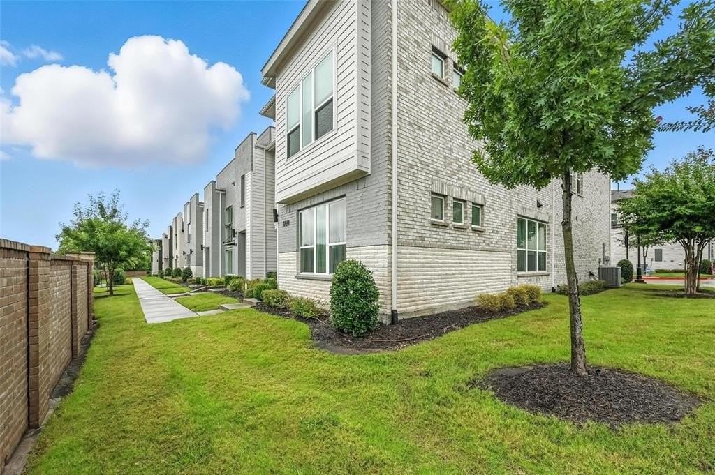 1769 Montgomery Dr - Photo 3 of 19