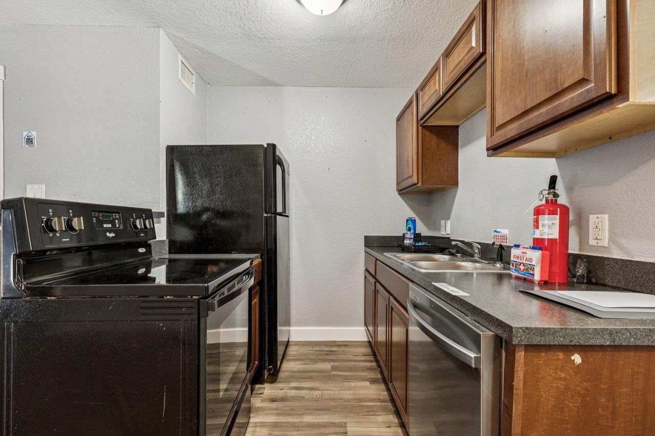 E Tucker St - Photo 2 of 6