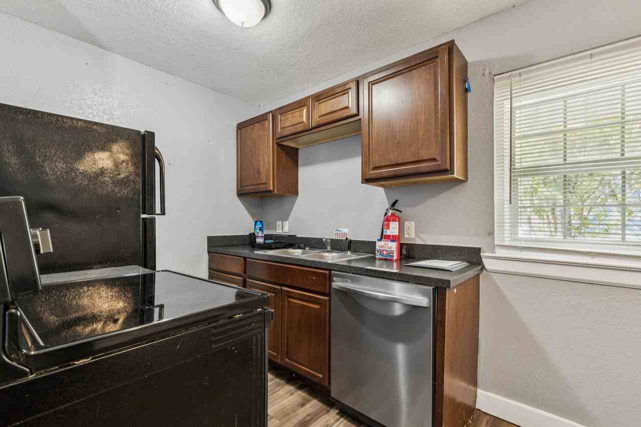 E Tucker St - Photo 4 of 6