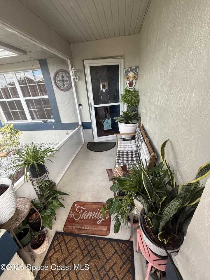 1929 Lynn River Dr - Photo 2 of 11