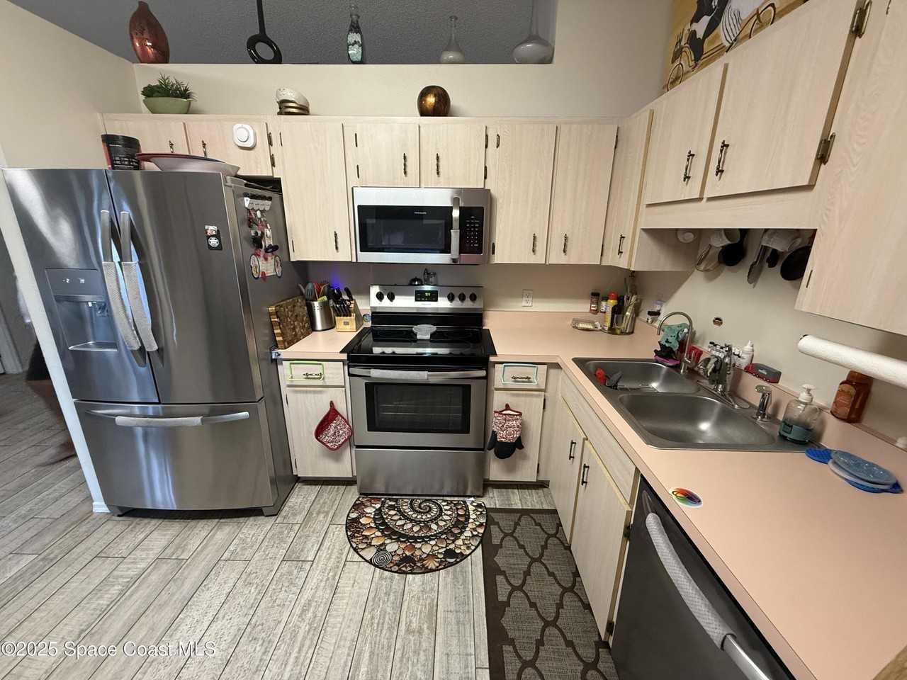 1929 Lynn River Dr - Photo 5 of 11