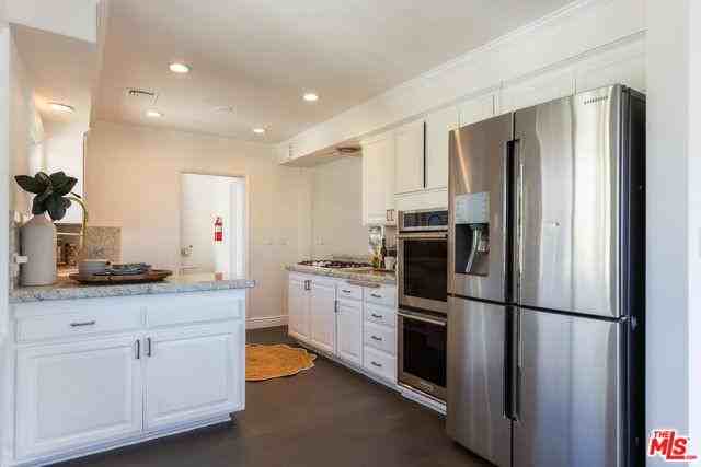 3819 Sunswept Dr - Photo 3 of 8