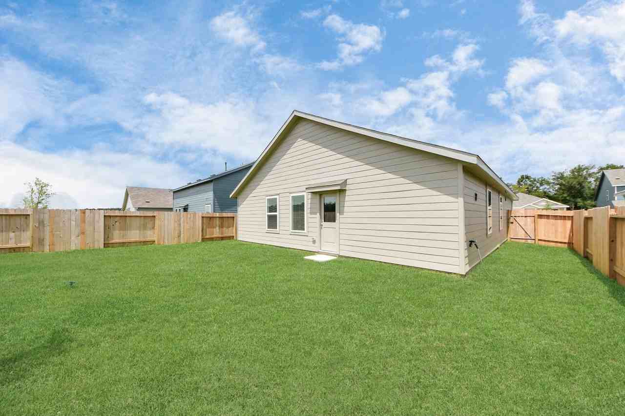 25657 Rose Creek Dr - Photo 2 of 39