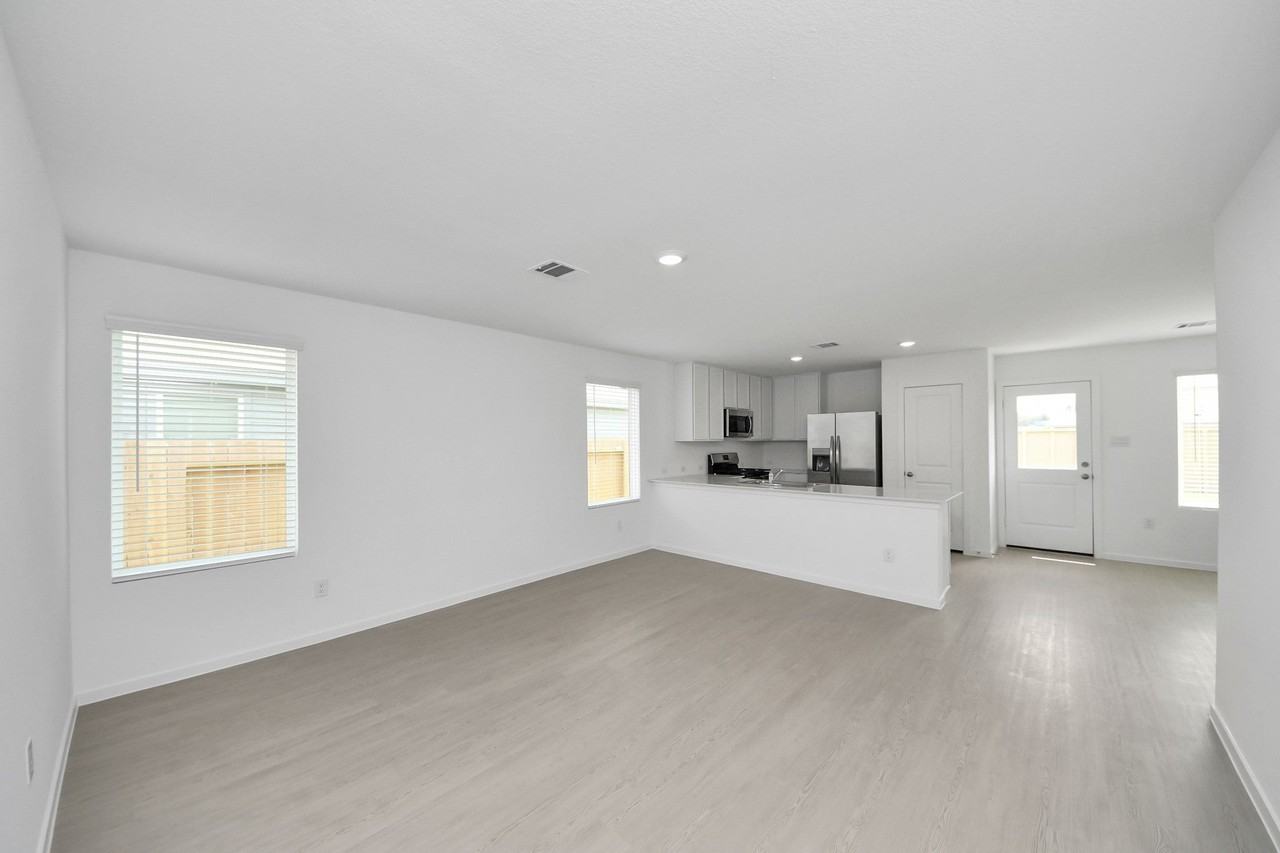 25657 Rose Creek Dr - Photo 7 of 39