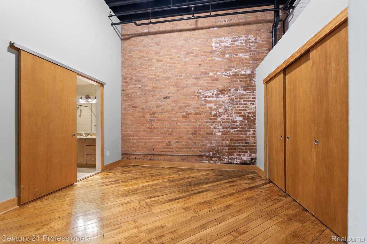 2003 Brooklyn St - Photo 5 of 15