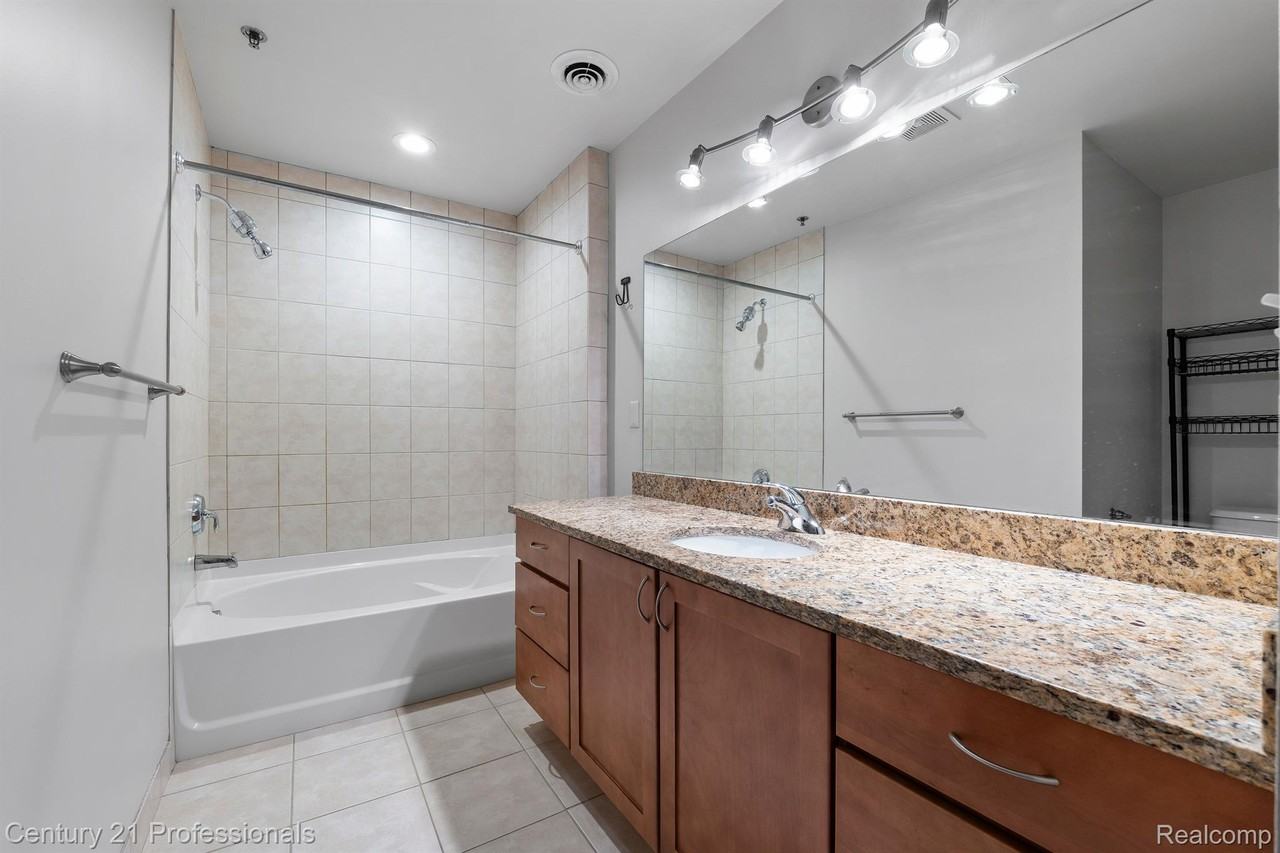 2003 Brooklyn St - Photo 6 of 15