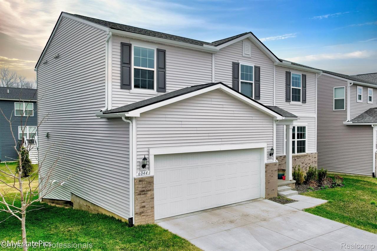 6044 Fieldstone Cir - Photo 3 of 50