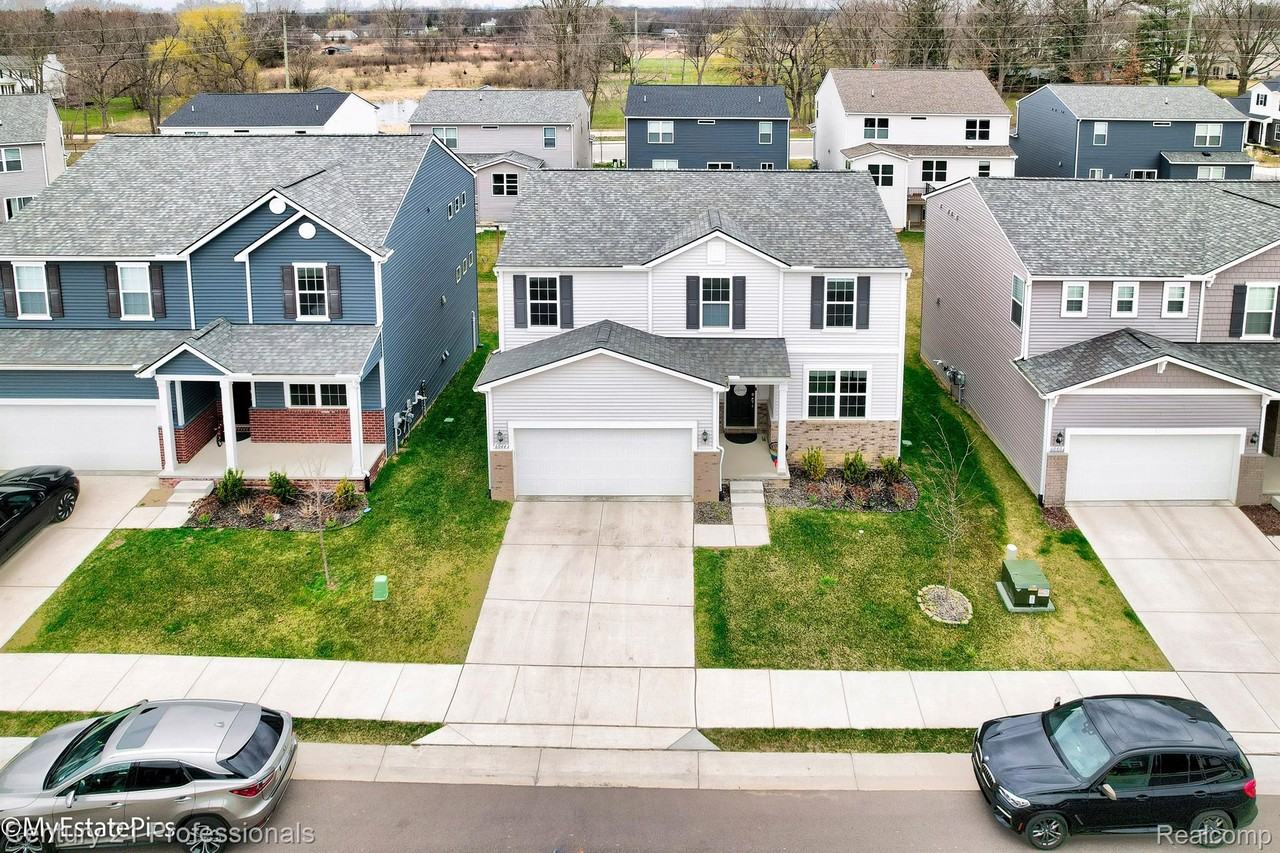 6044 Fieldstone Cir - Photo 5 of 50