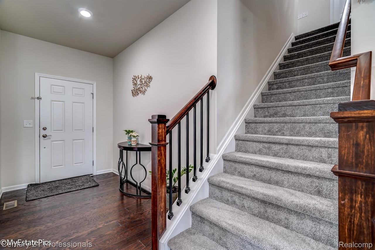 6044 Fieldstone Cir - Photo 7 of 50