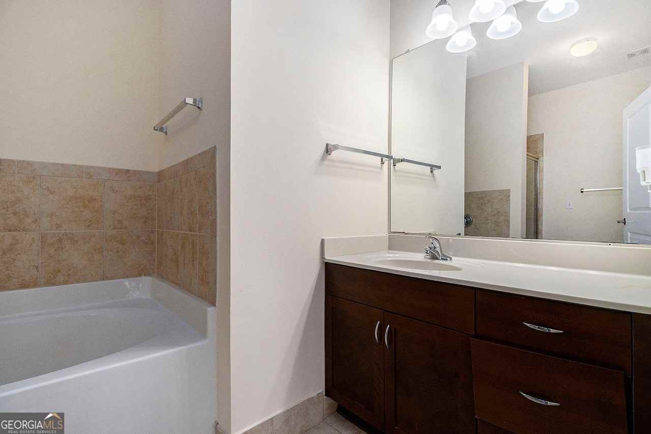 870 Mayson Turner Rd Nw - Photo 2 of 17