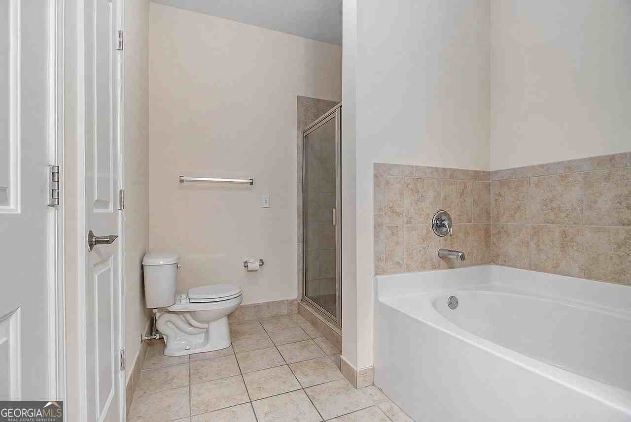 870 Mayson Turner Rd Nw - Photo 4 of 17