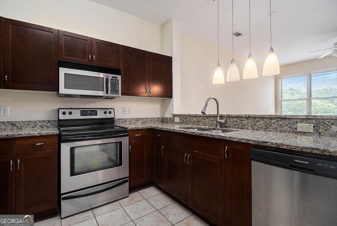 870 Mayson Turner Rd Nw - Photo 6 of 17