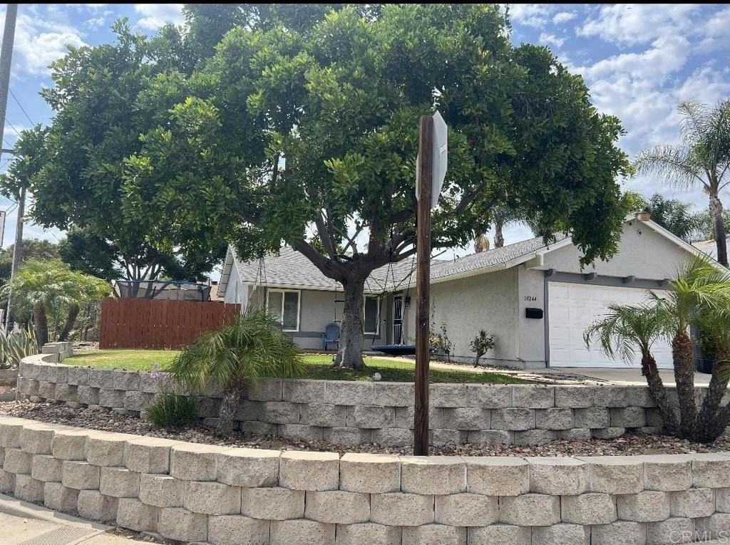 10244 Aquilla Dr - Photo 2 of 11