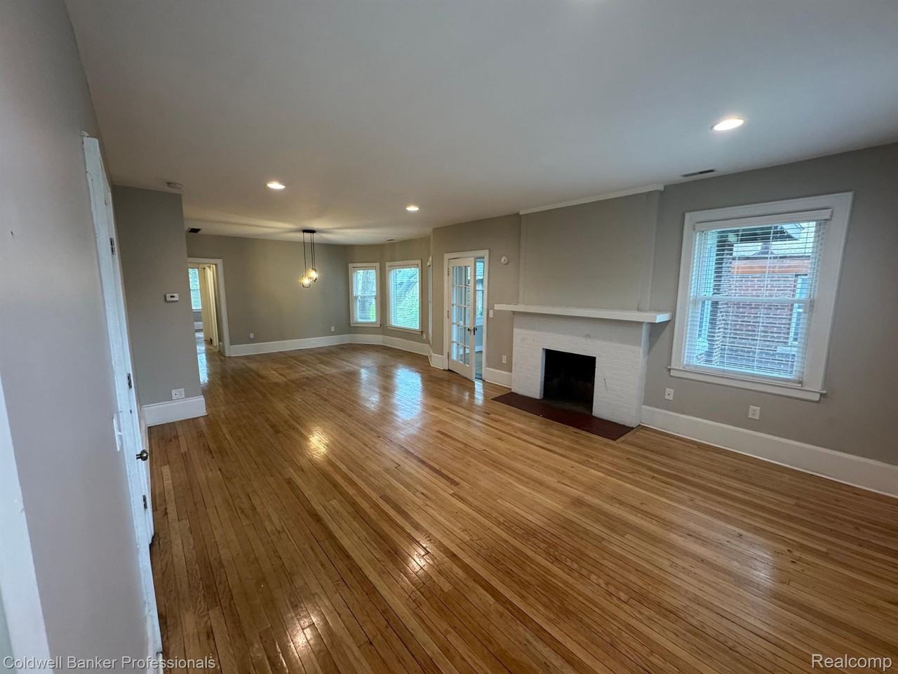 260 Hague St - Photo 2 of 11