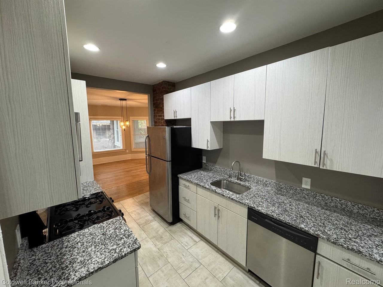 260 Hague St - Photo 3 of 11