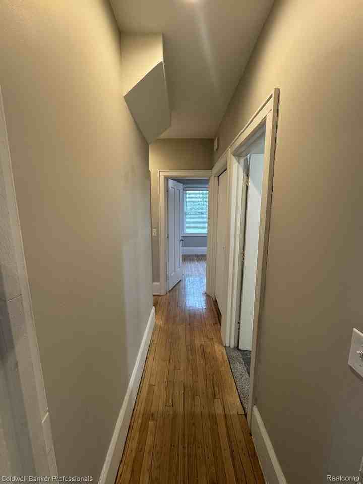 260 Hague St - Photo 5 of 11