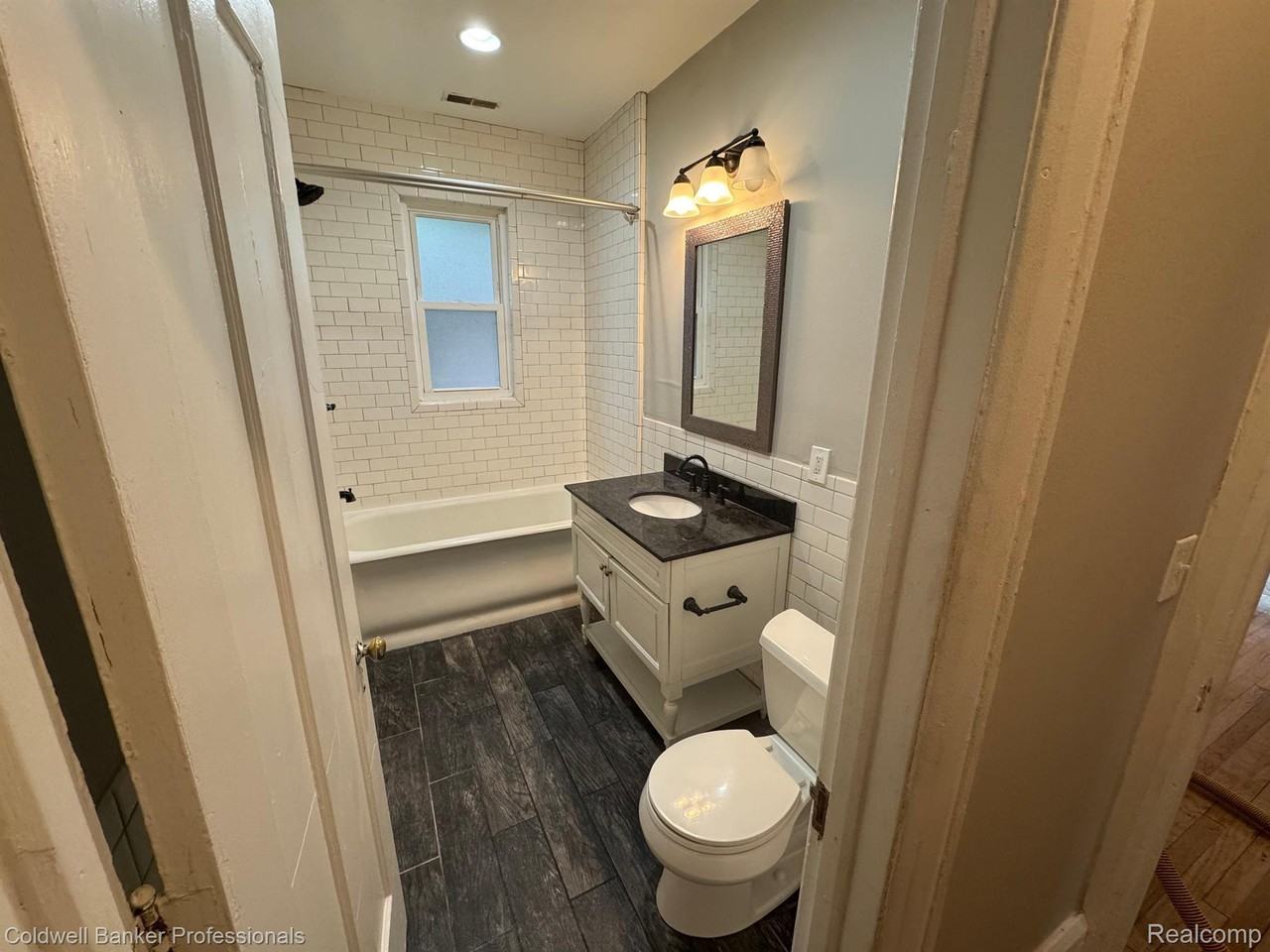 260 Hague St - Photo 6 of 11