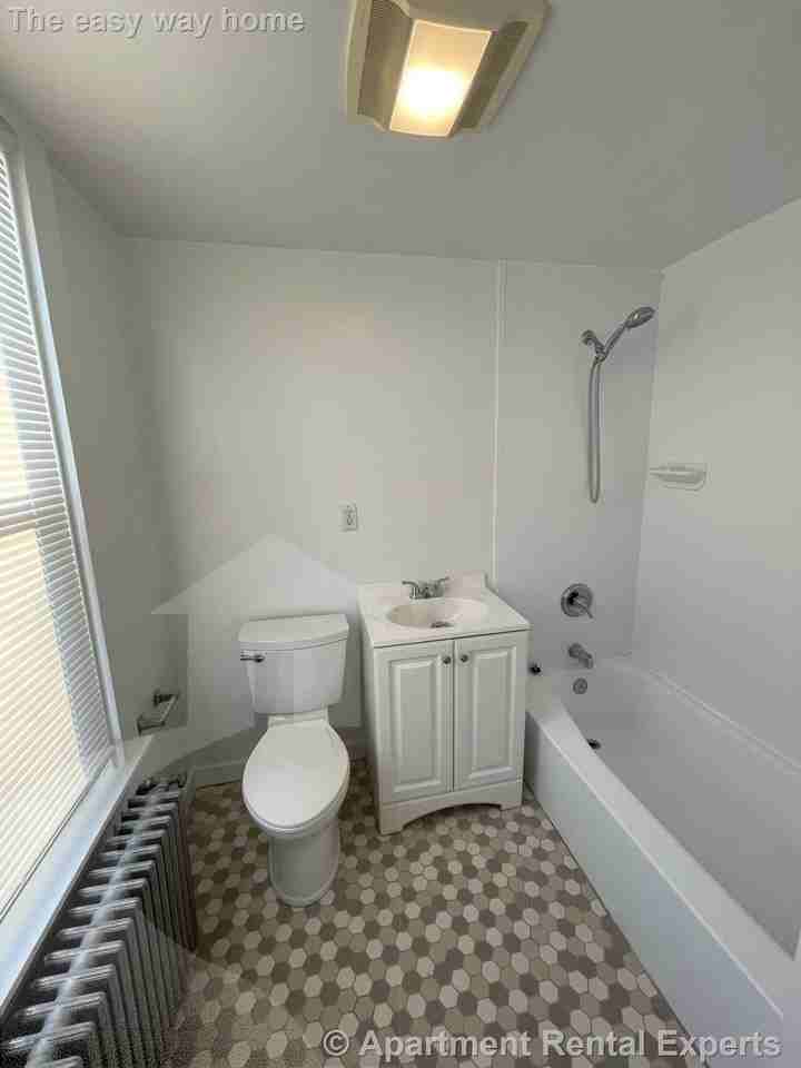 145 Highland Ave #4 - Photo 3 of 6